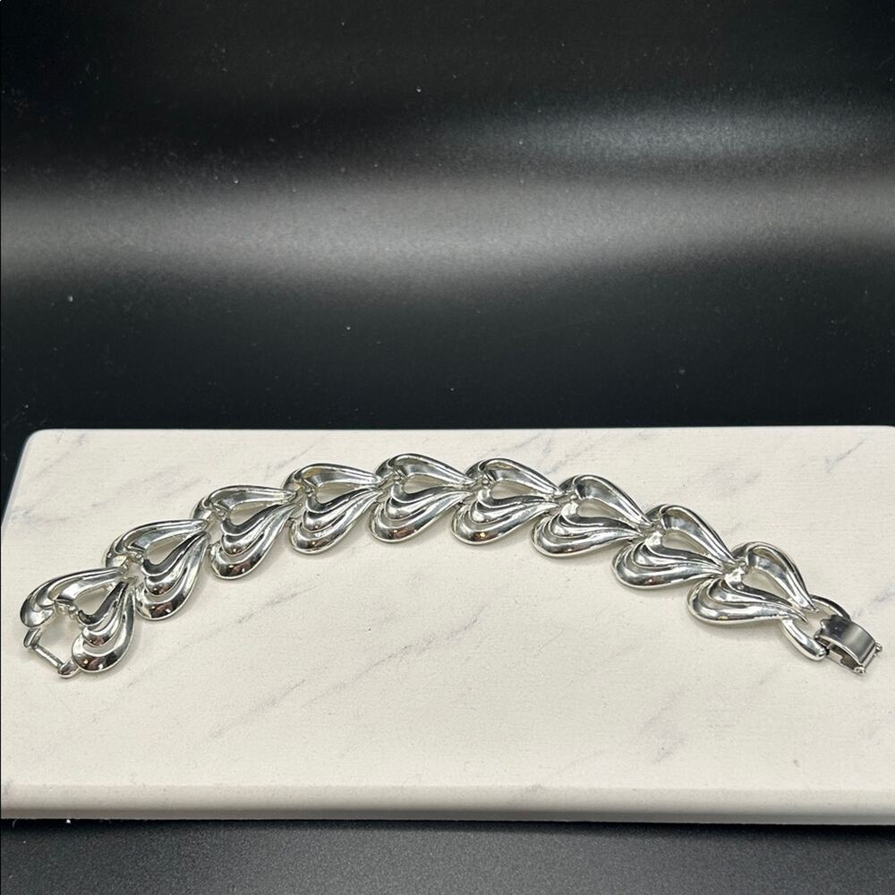 Vintage Coro Bracelet Large Link Heart V-link silver tone #547. 7”